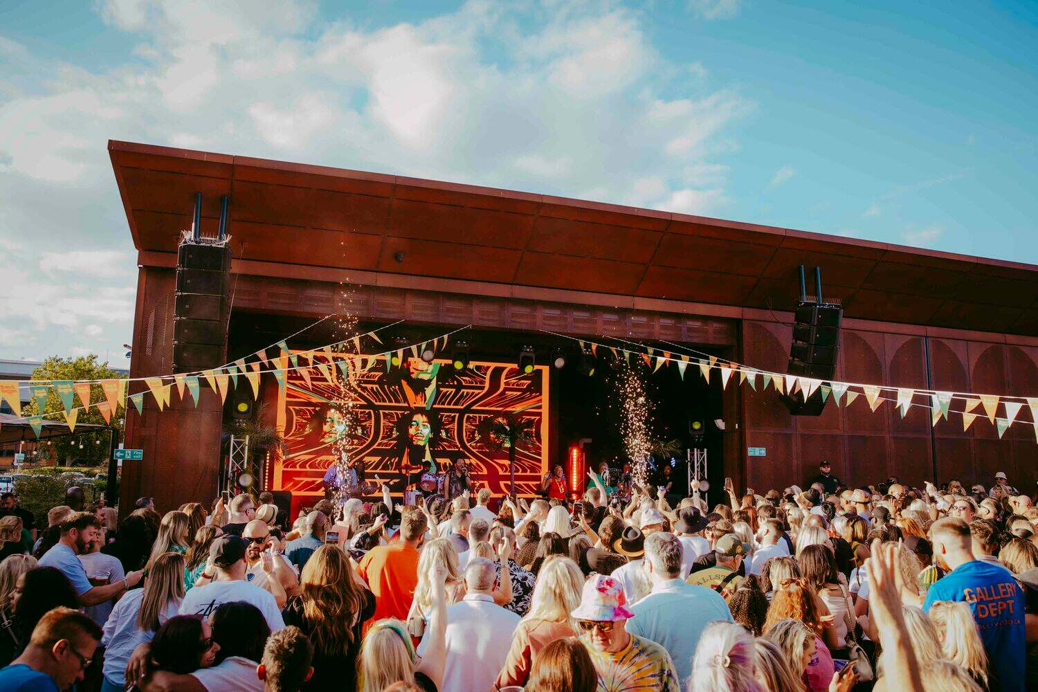 Crowd and stage at R&R fest