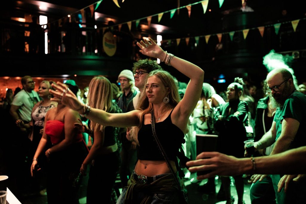 JackKimberPhotographyLtd_@jackkimberphoto-80 Crowd shot from R&R fest